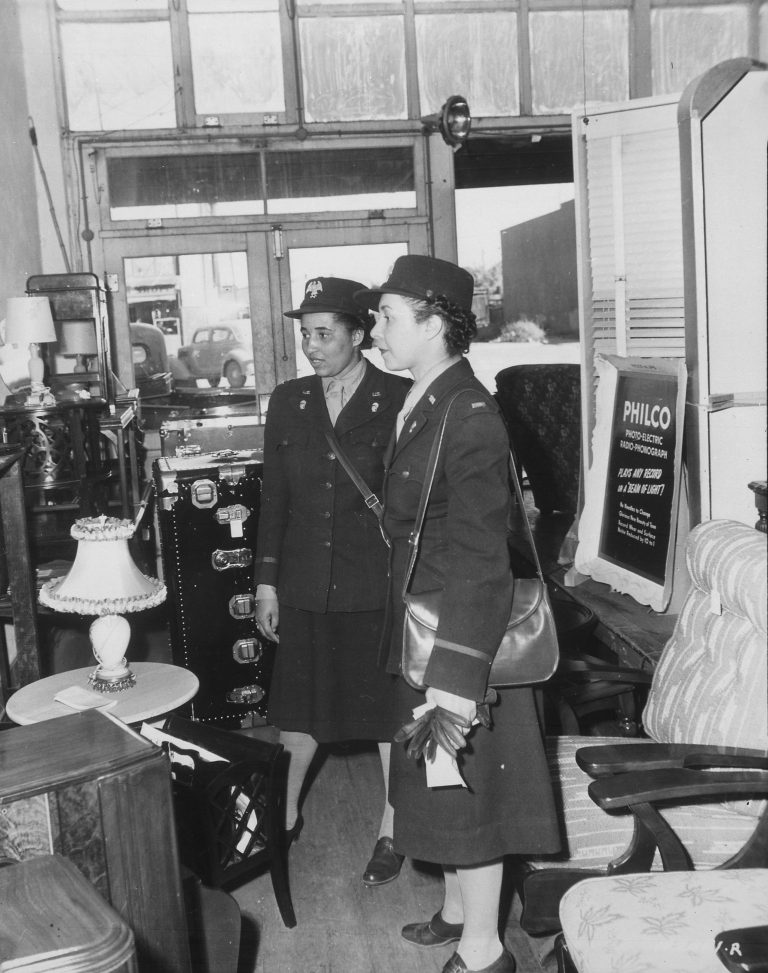 WAAC Officers Go Shopping – Women of World War II