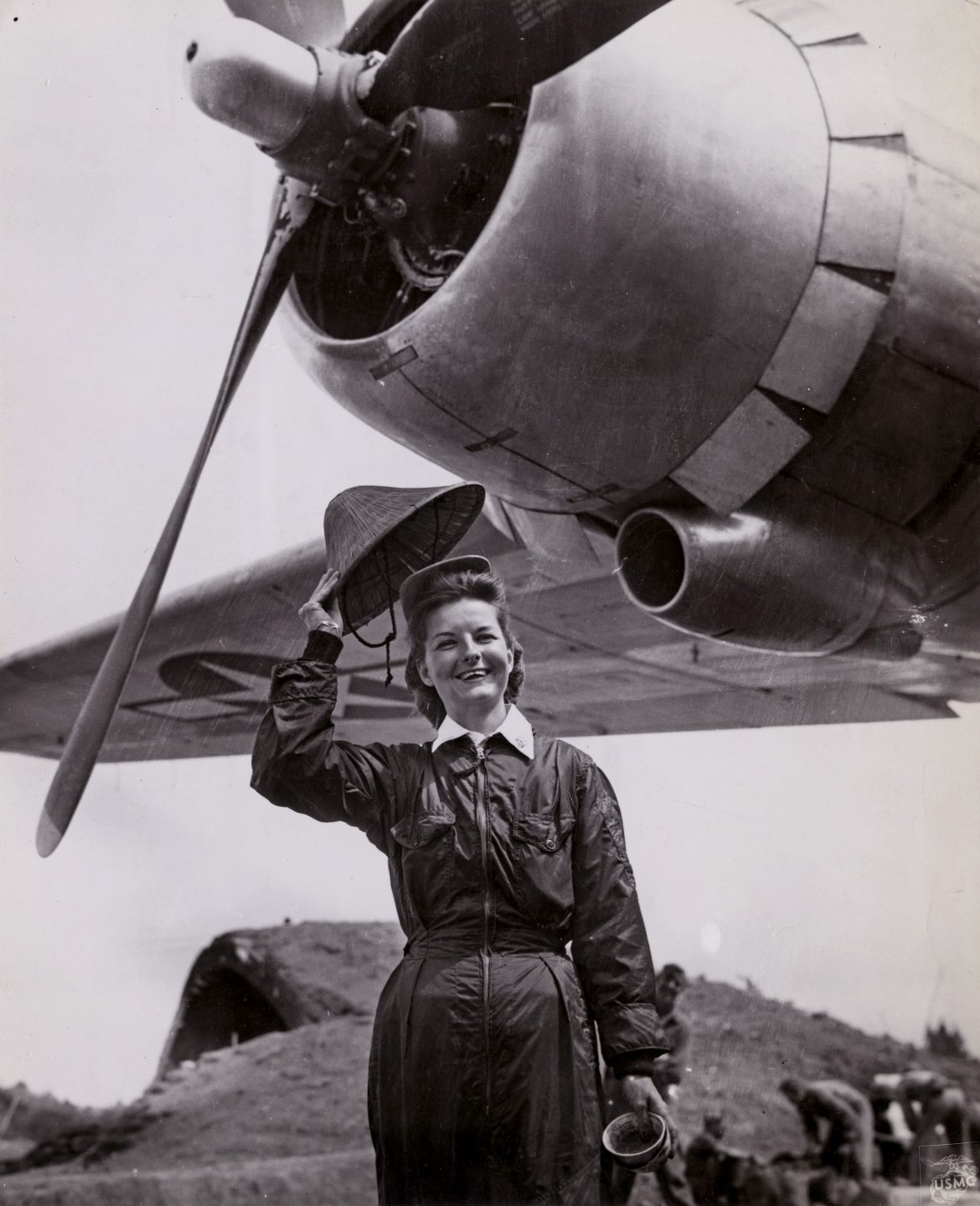 navy-flight-nurse-waves-straw-hat-in-okinawa-women-of-world-war-ii