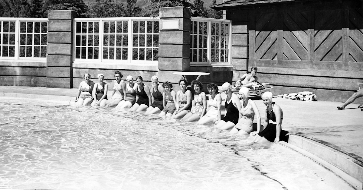 Navy Nurses Swim in Naval Hospital Pool – Women of World War II